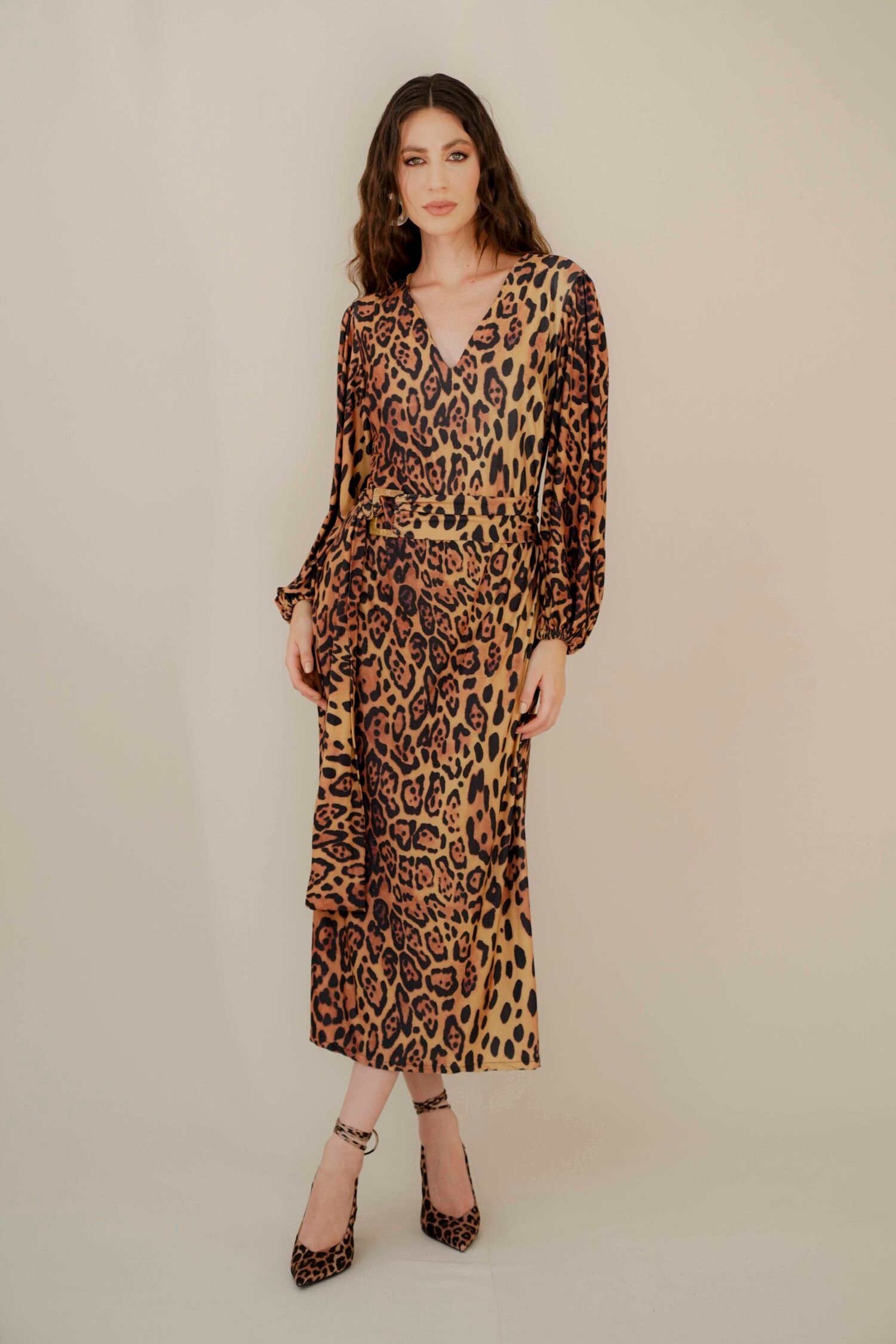 vestido manga longa animal print